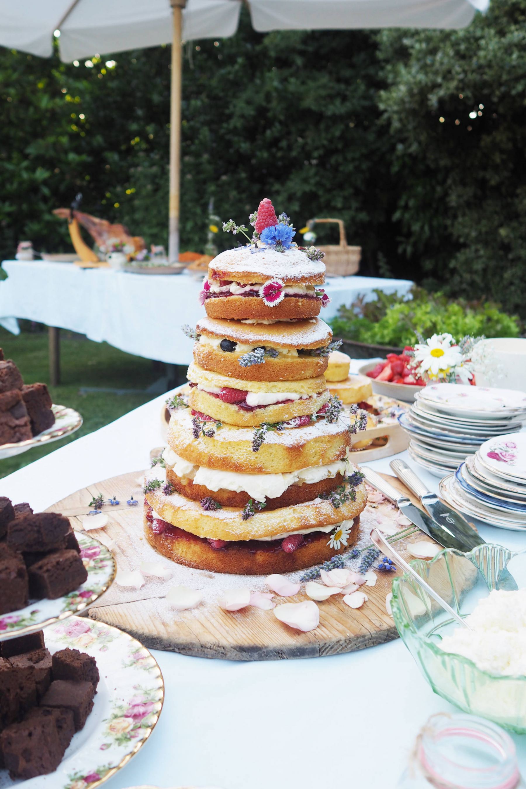 wewdding tiered cake vintage