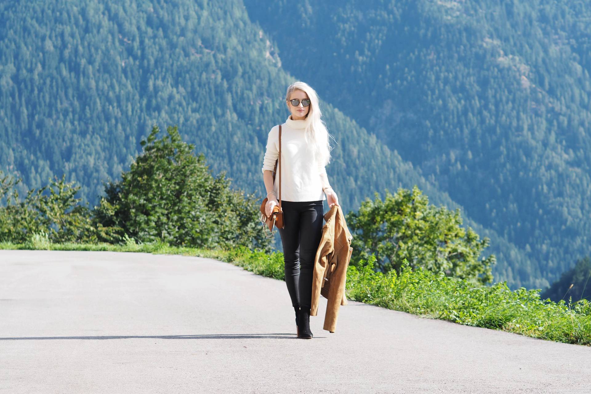 white hair inthefrow