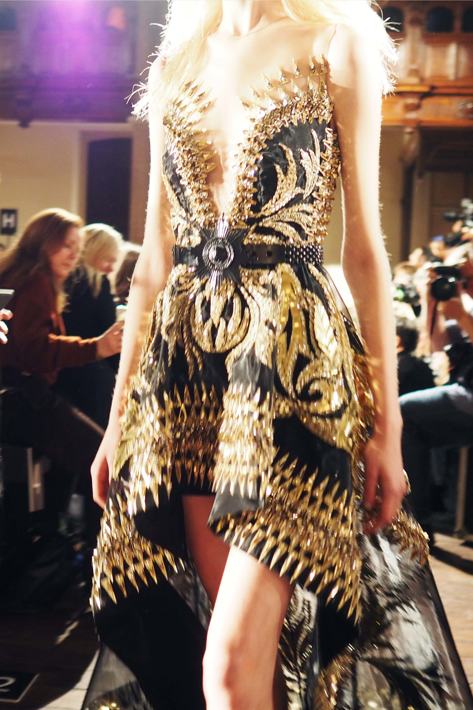 OLYMPUS DIGITAL CAMERA julien macdonald aw2016 lfw inthefrow