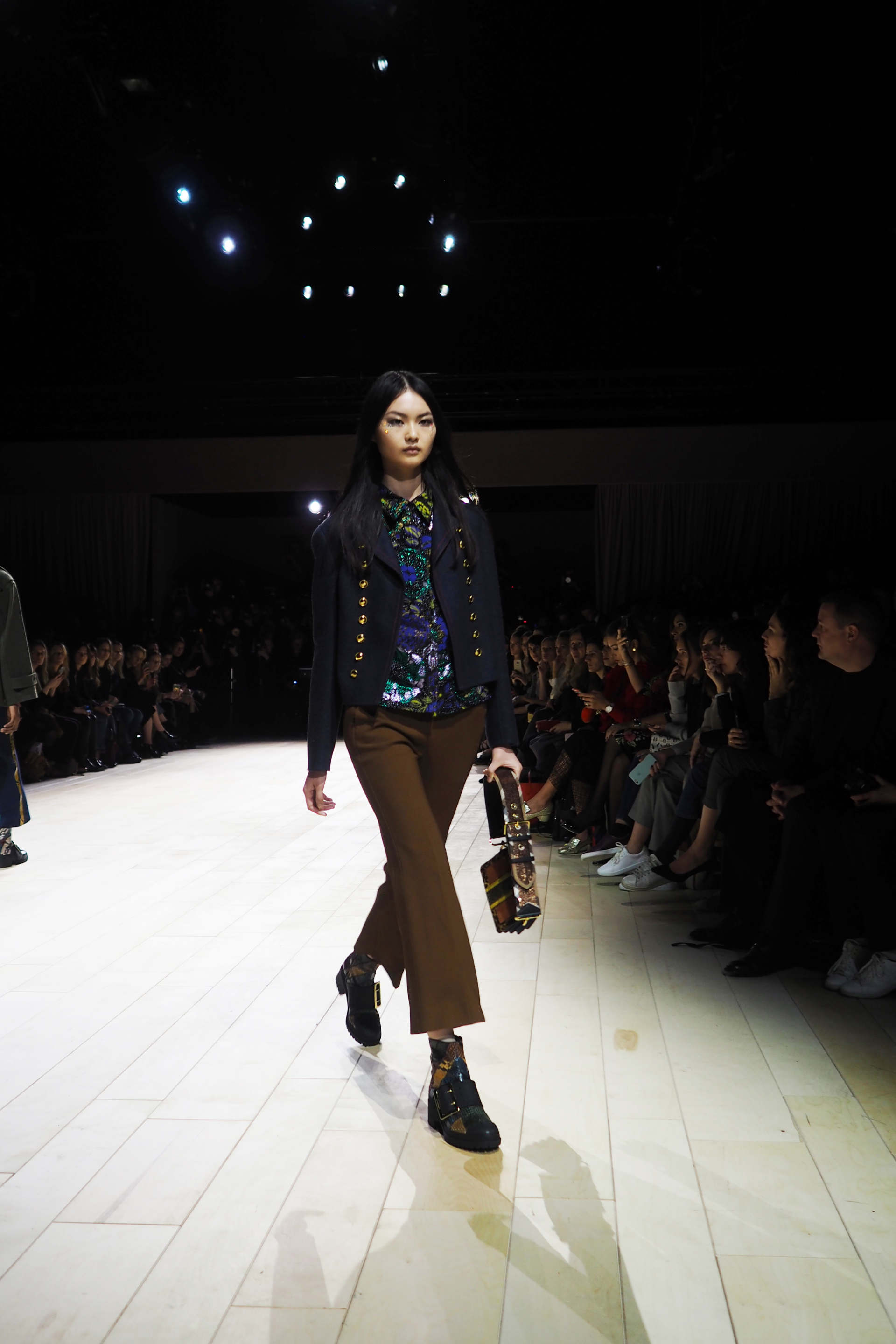 OLYMPUS DIGITAL CAMERA burberry london fashion week autumn winter 2016 a/w16 inthefrow