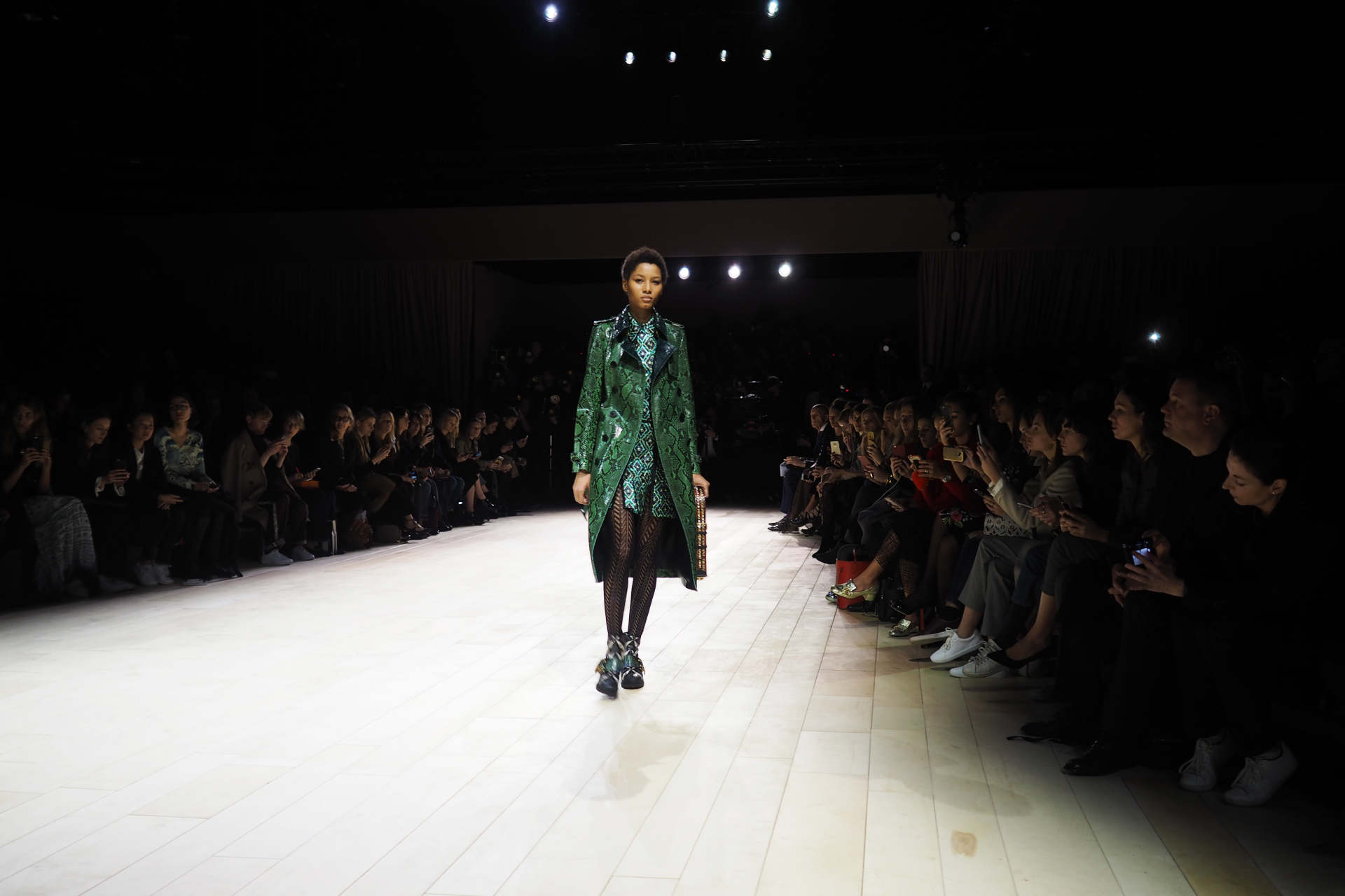 OLYMPUS DIGITAL CAMERA burberry london fashion week autumn winter 2016 a/w16 inthefrow