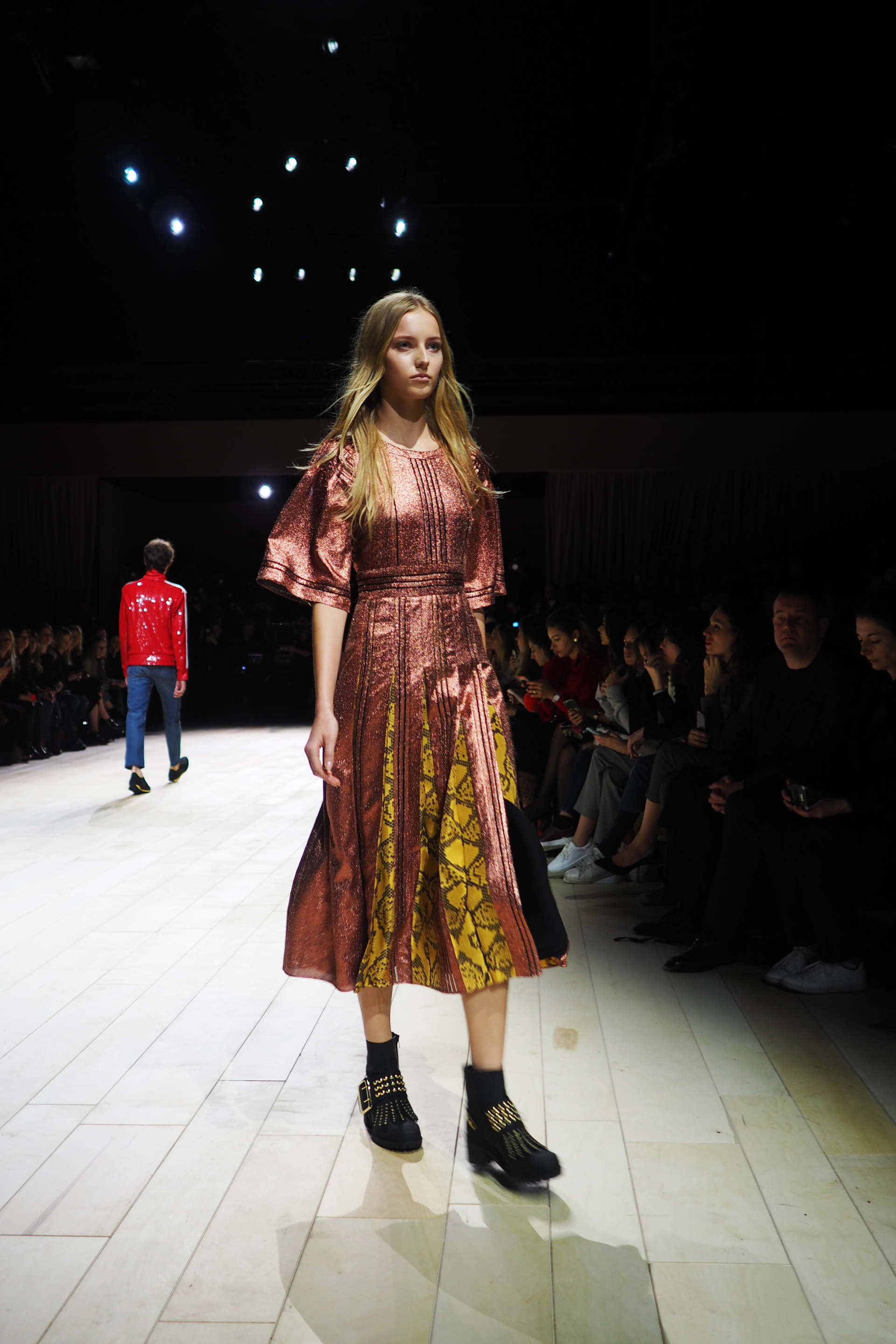 OLYMPUS DIGITAL CAMERA burberry london fashion week autumn winter 2016 a/w16 inthefrow