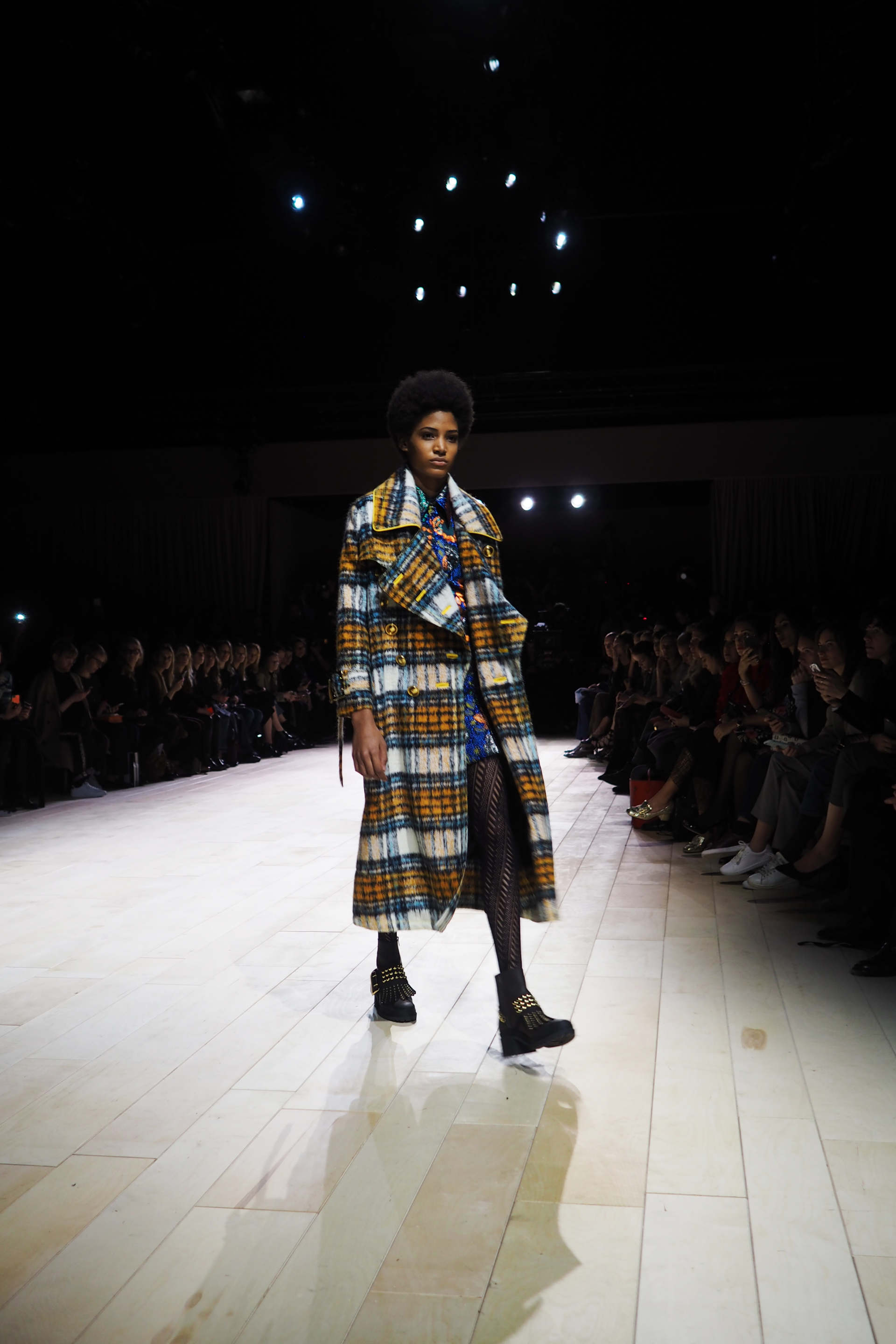 OLYMPUS DIGITAL CAMERA burberry london fashion week autumn winter 2016 a/w16 inthefrow