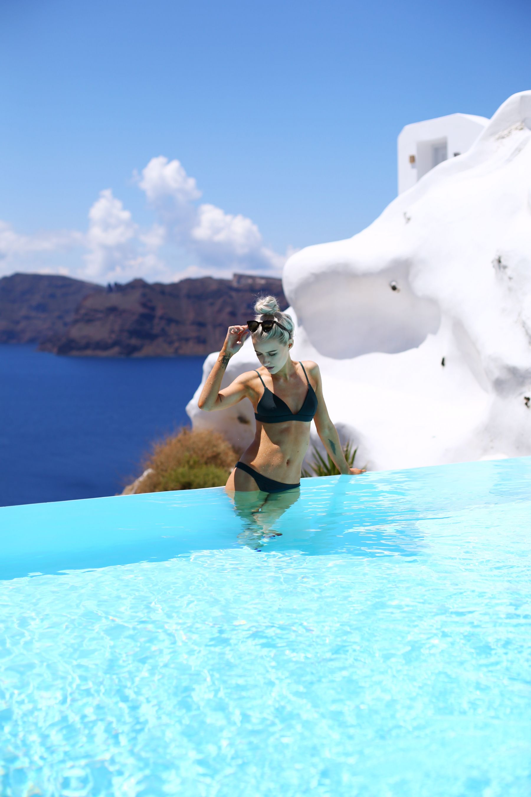 Santorini Reiss Outfits: Bikini Daytime to Evening / Inthefrow