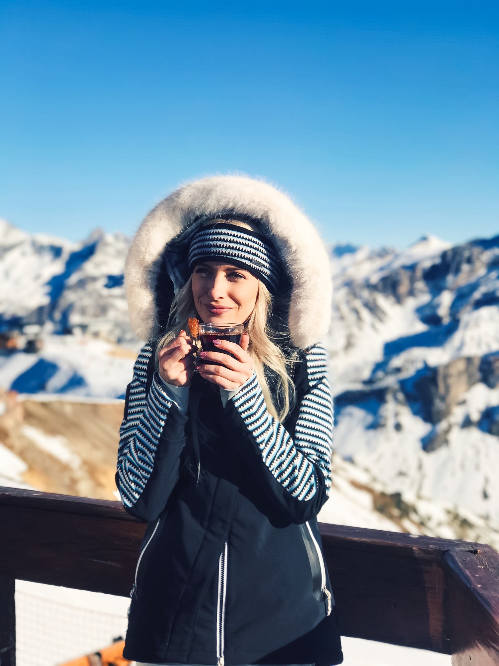 Skiwear Styles for the Slopes - Inthefrow