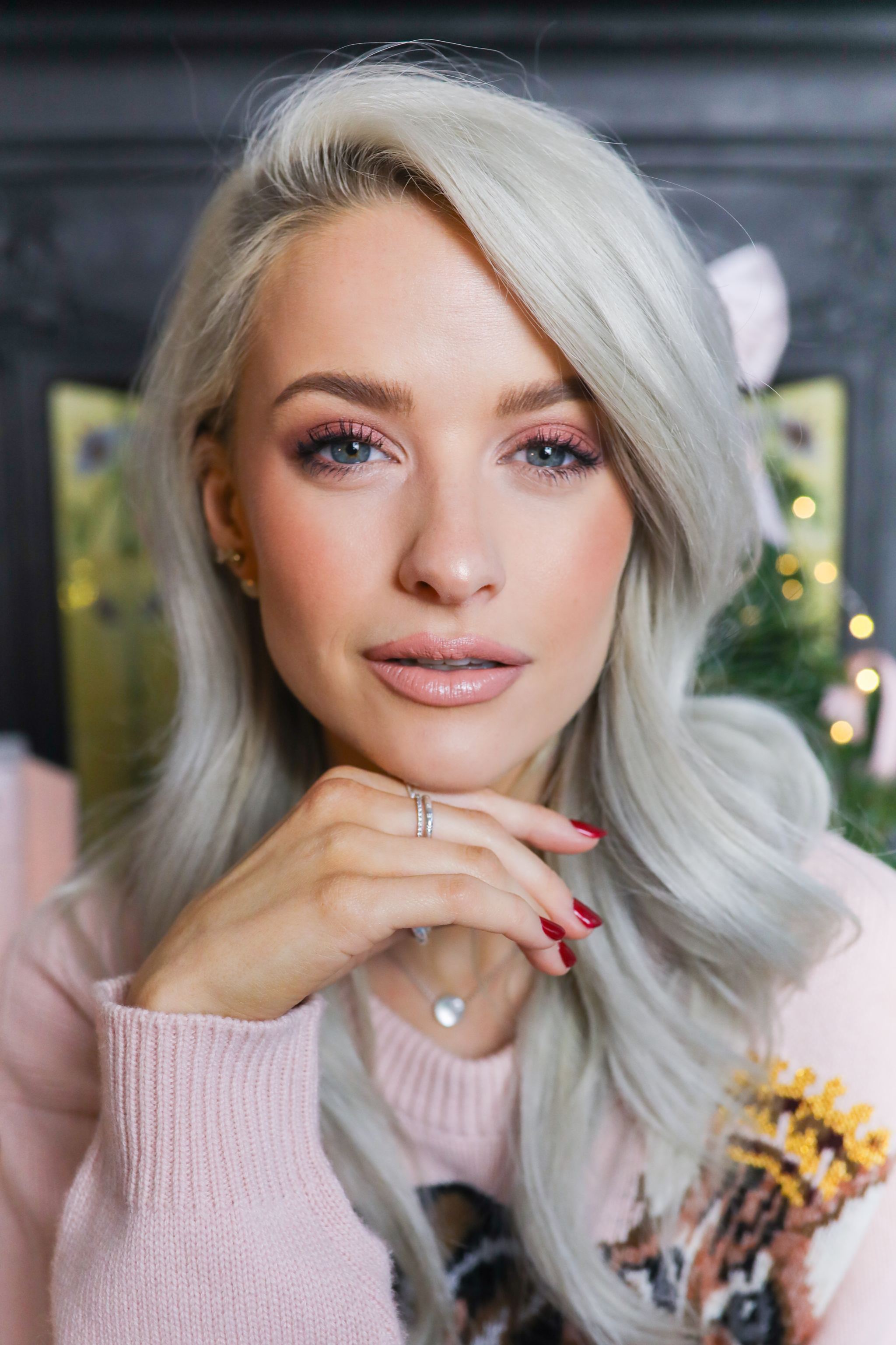 How to get the Perfect Christmas Makeup Look - Inthefrow