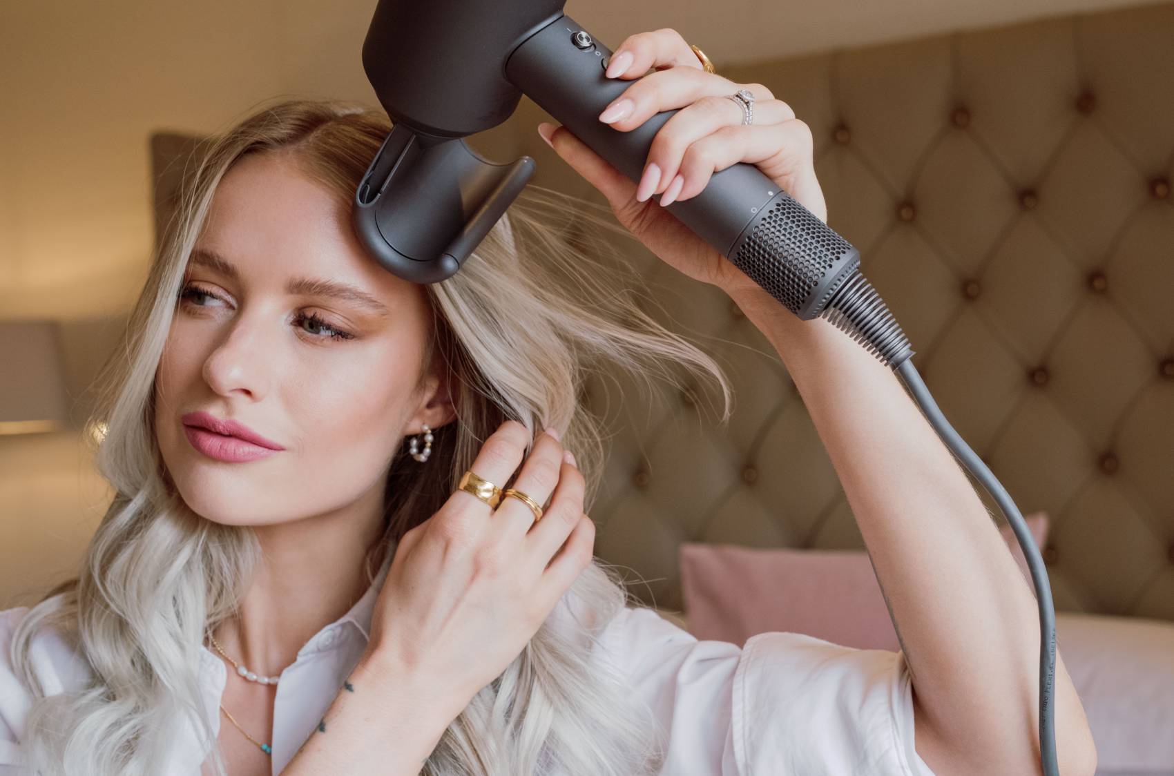 How to Use the Supersonic Dyson Flyaway Attachment - Inthefrow